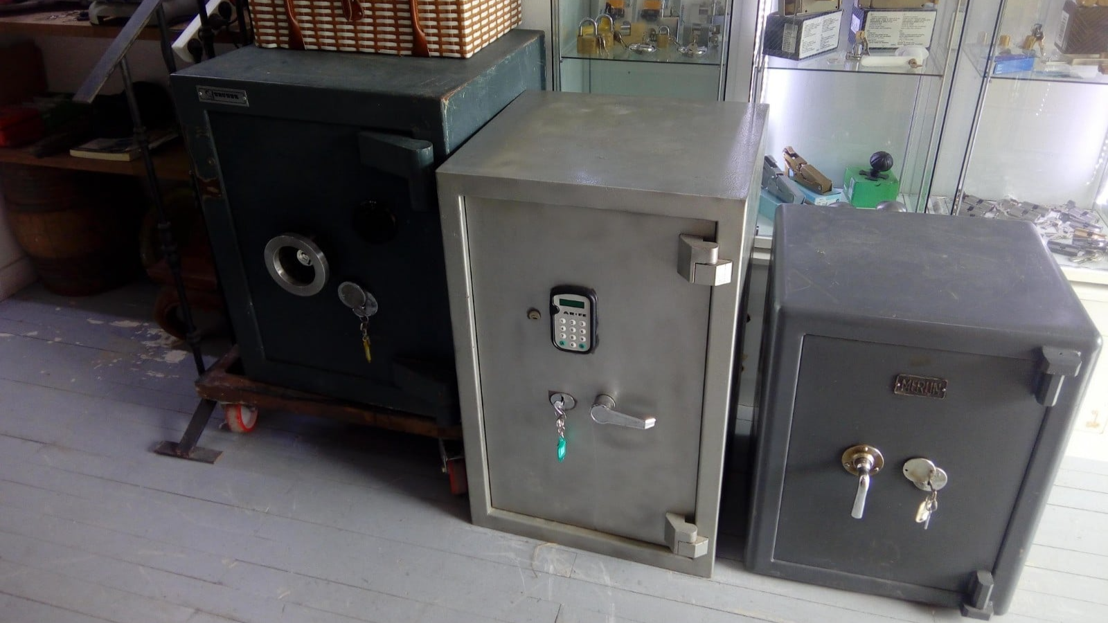 Venta y reparación de cajas fuertes.